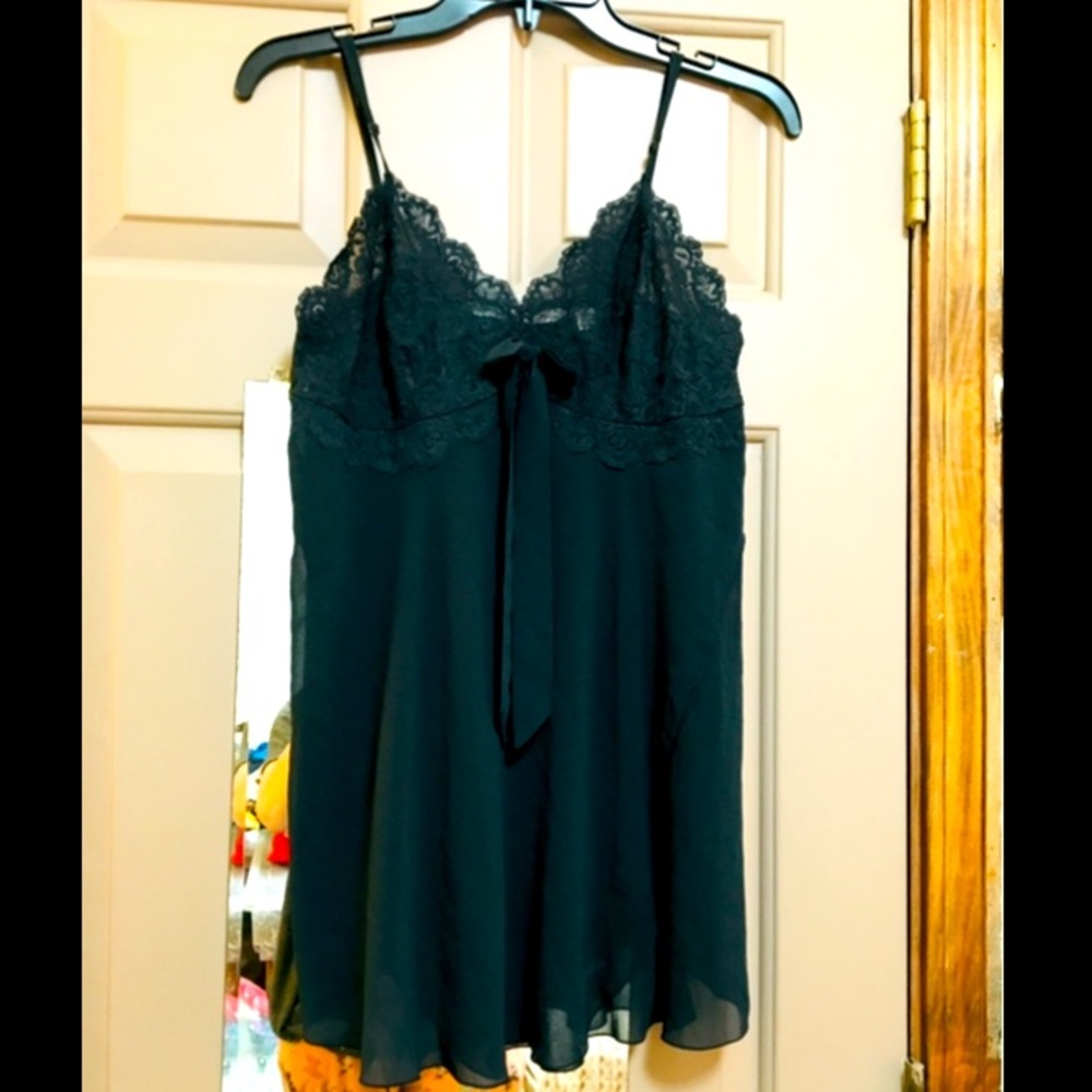 Vintage 90s Heart Label Victoria’s Secret Black Lace Chemise Slip
